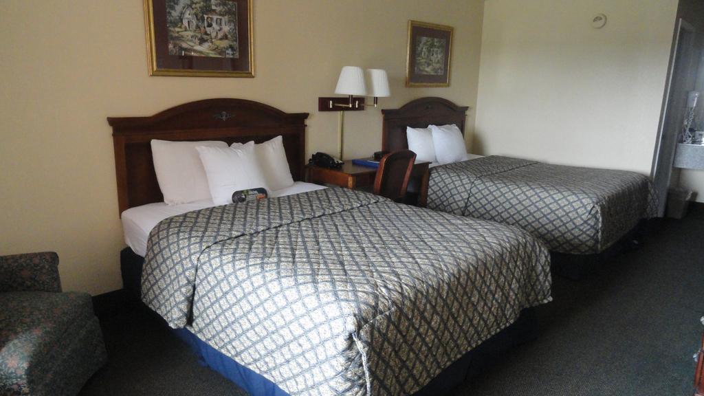 Hotel 6 Downtown Baylor