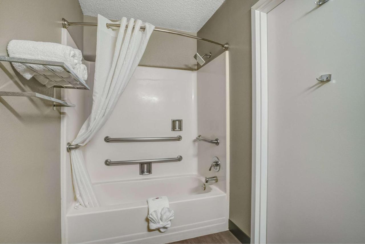 6 Downtown Baylor Hotel 2*