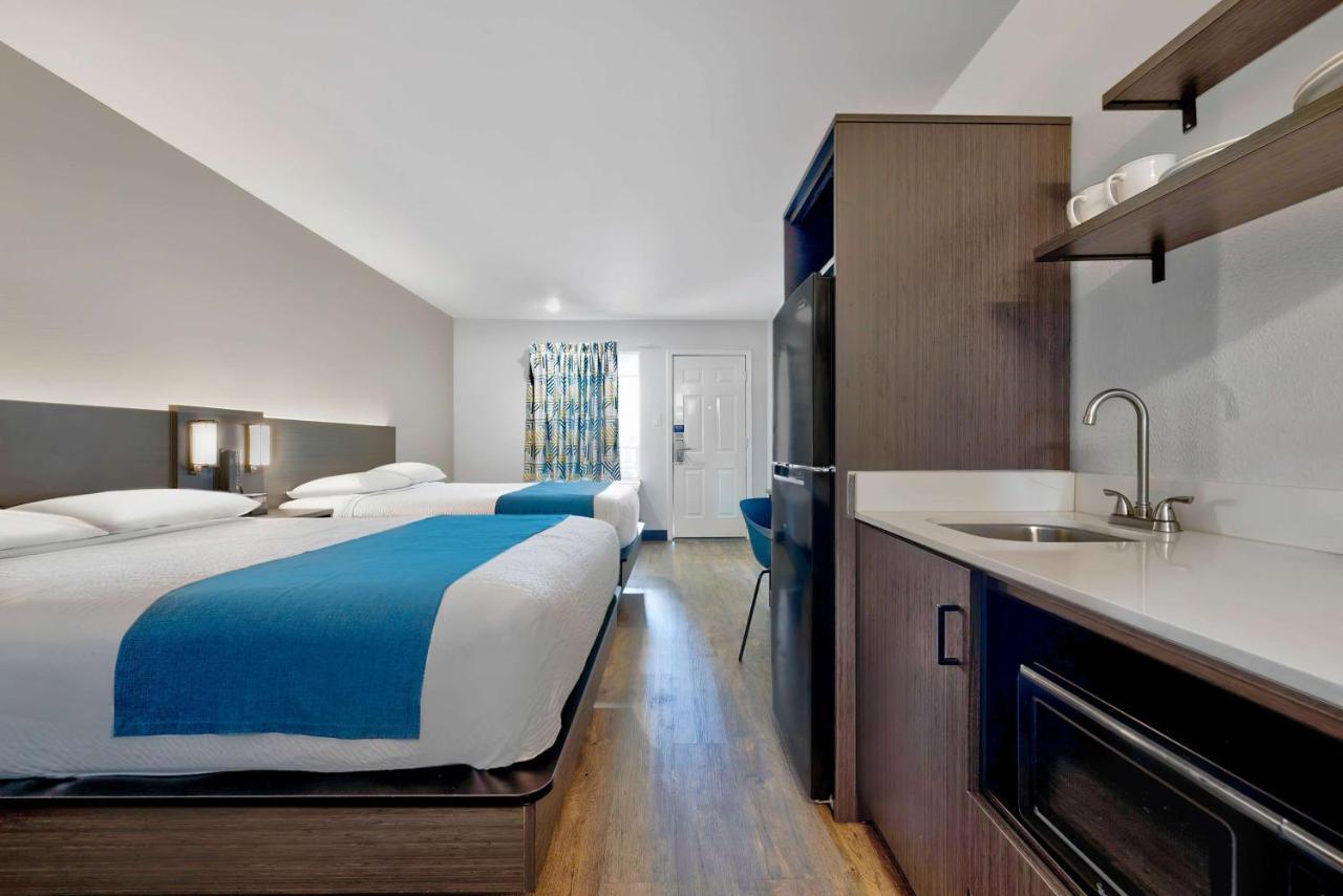 Hotel 6 Downtown Baylor Waco