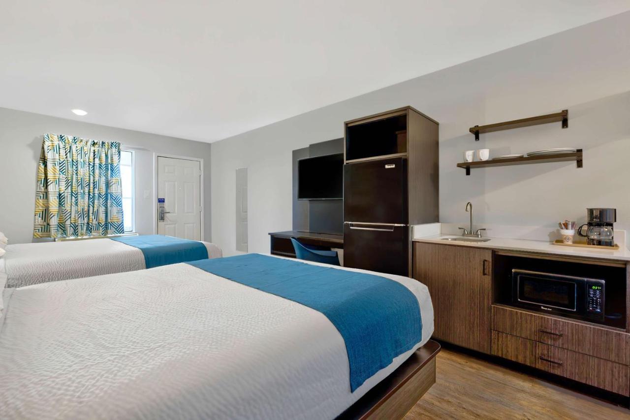 Hotel 6 Downtown Baylor
