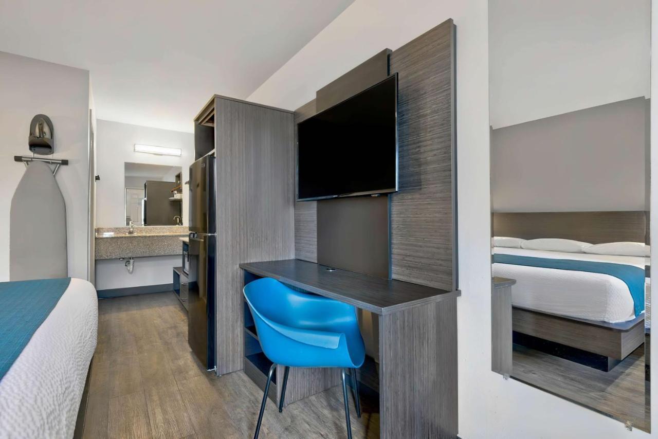 Hotel 6 Downtown Baylor 2*