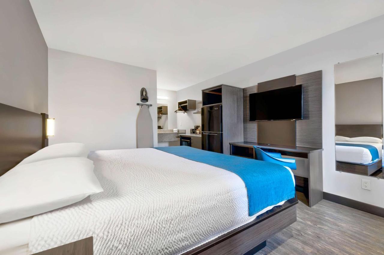 Hotel 6 Downtown Baylor
