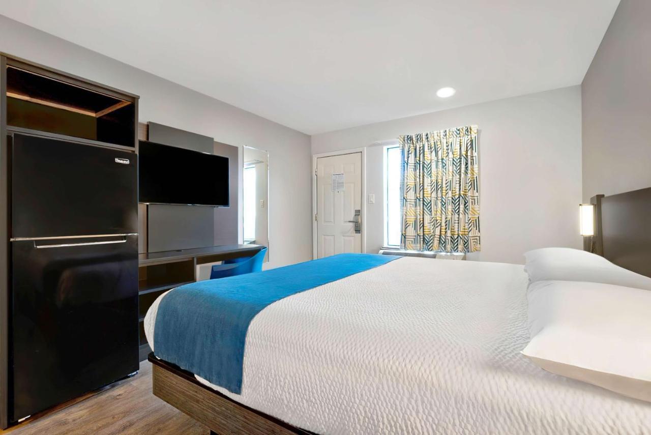 Hotel 6 Downtown Baylor 2*