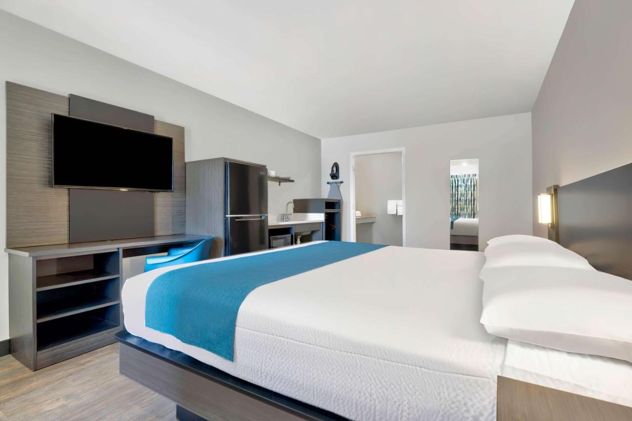 Hotel 6 Downtown Baylor Waco