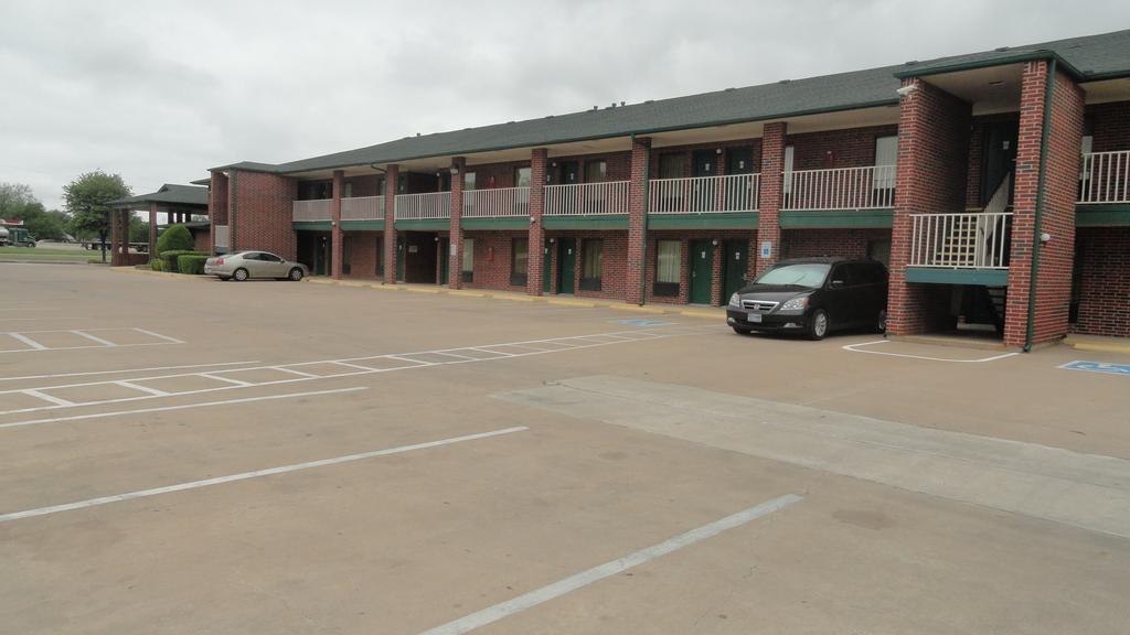 6 Downtown Baylor Hotel 2*