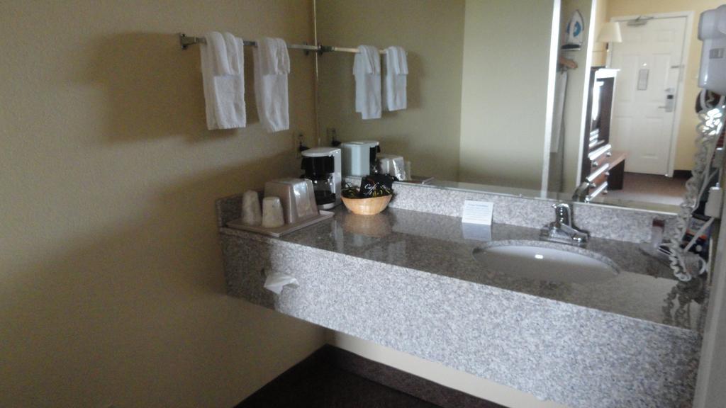 Hotel 6 Downtown Baylor